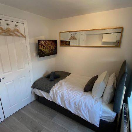 London Studios Very Close To Central Line Underground Shepherds Bush And Westfield Newly Refurbished Eksteriør billede