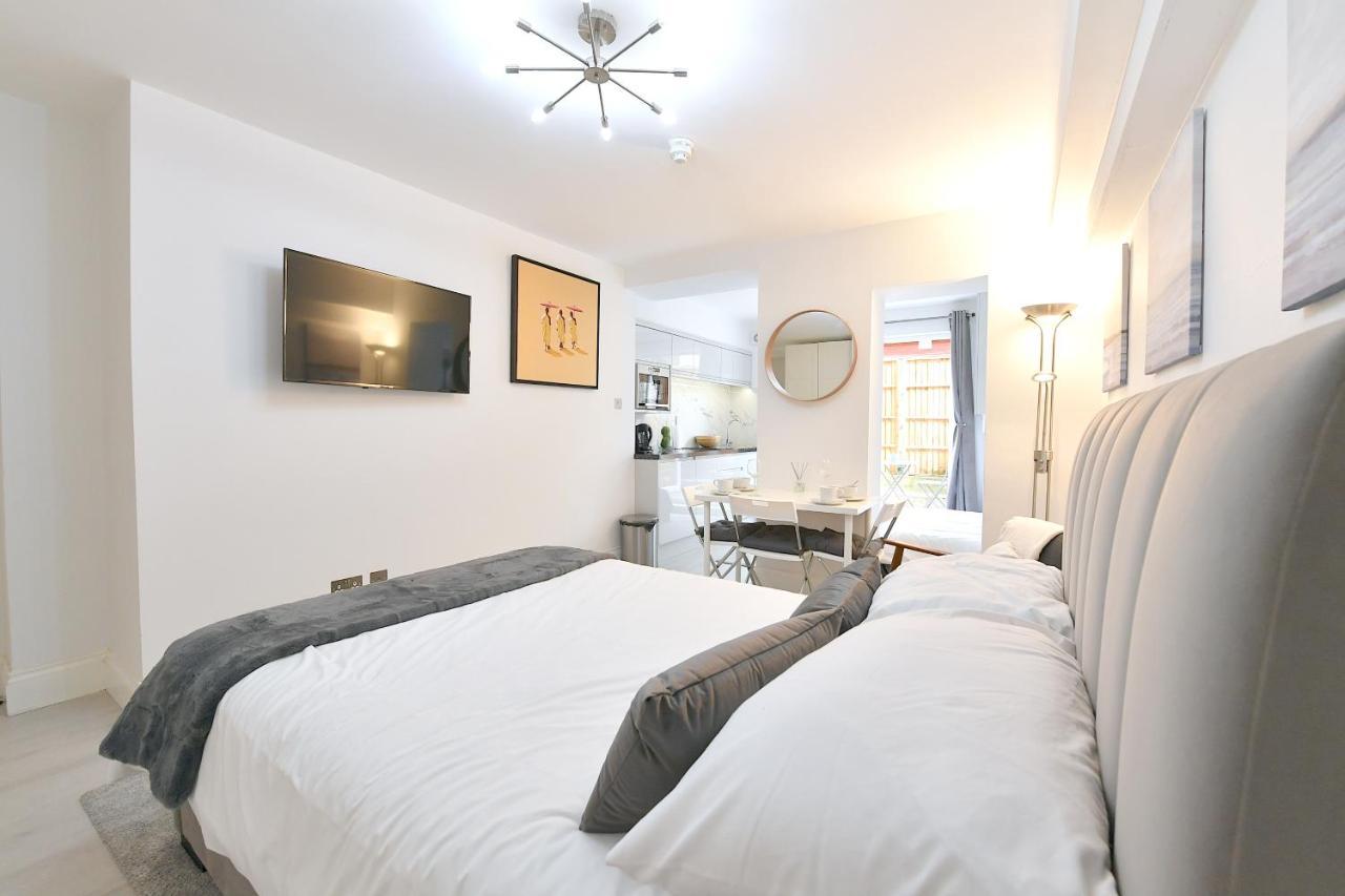 London Studios Very Close To Central Line Underground Shepherds Bush And Westfield Newly Refurbished Eksteriør billede